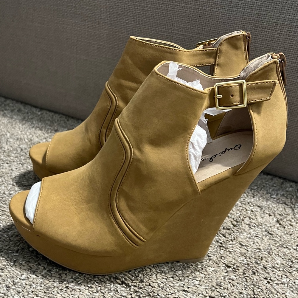 NEW qupid wedge size 10 - Picture 1 of 4